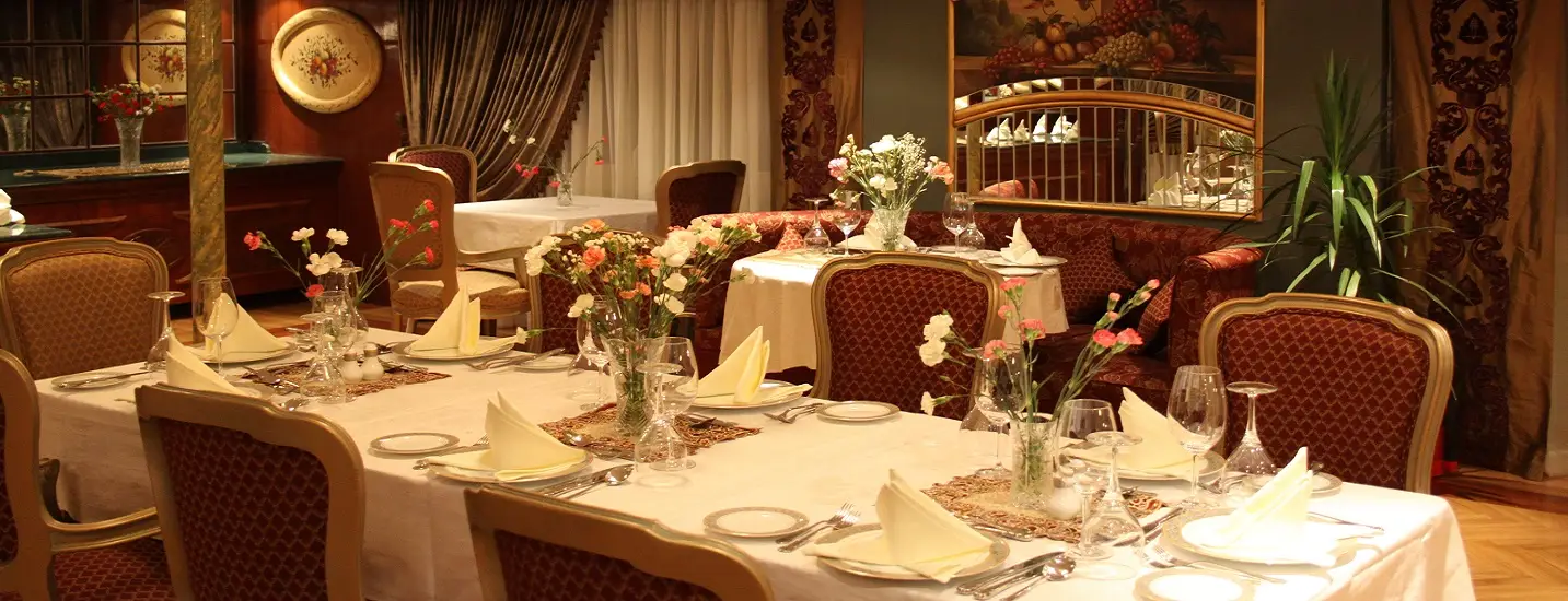 Luxury suite aboard a Dahabiya Nile yacht