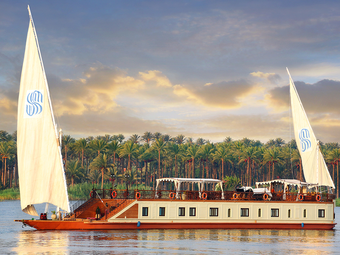 Luxury Dahabiya Nile cruise sailing between Luxor and Aswan